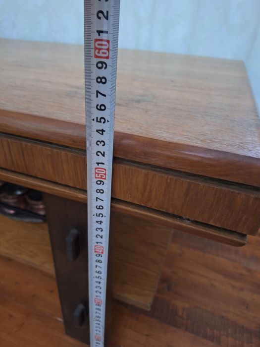 Дървена холна маса