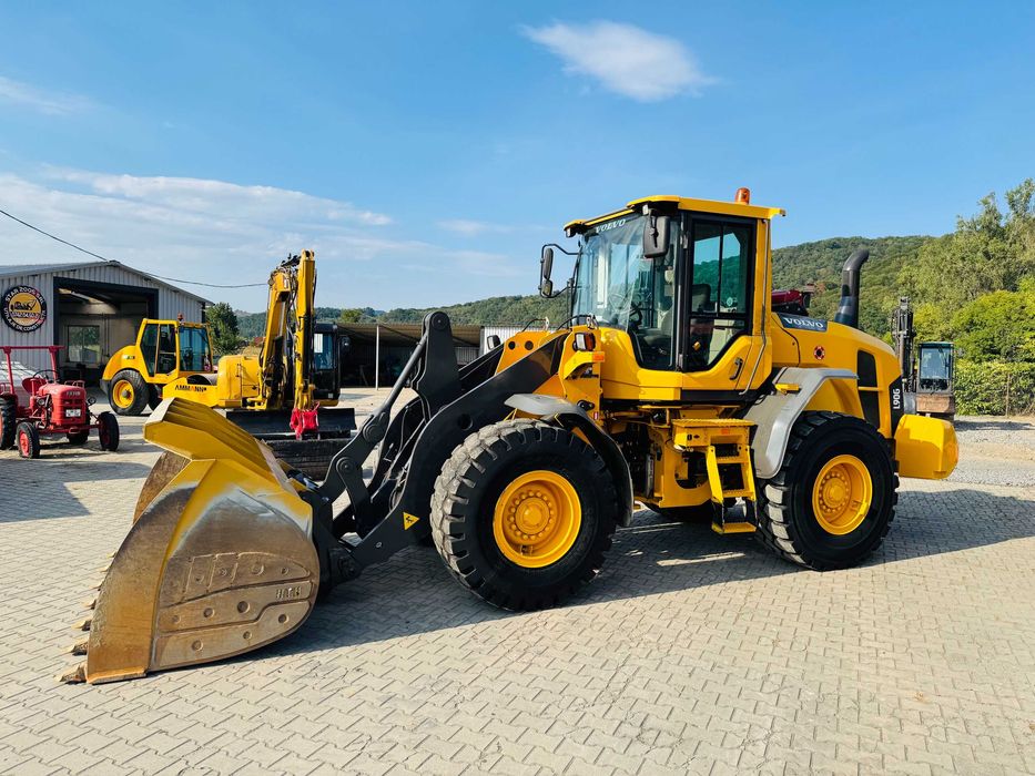 Incarcator frontal Volvo L 90 G, an fabricatie 2014, 18 tone, cupa Hardox 3.5mc, stare TOP !