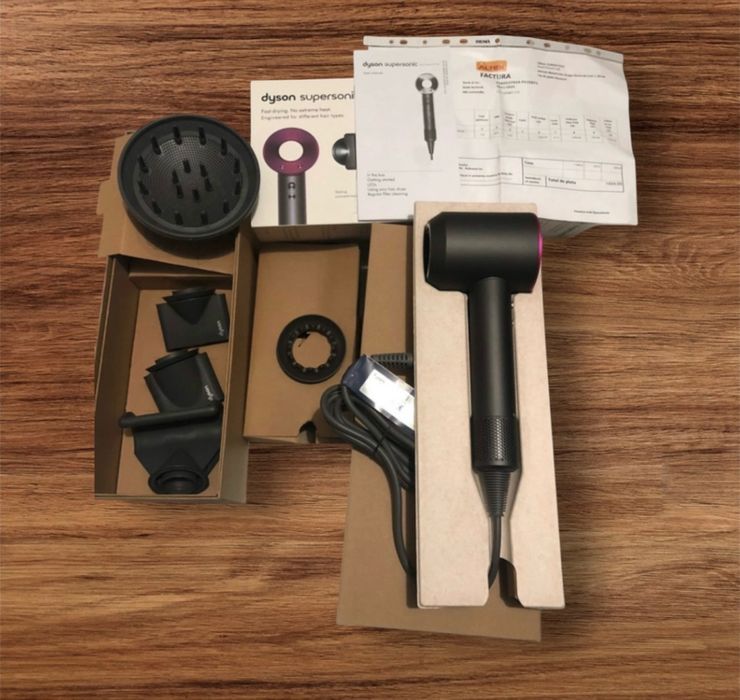 Dyson supersonic uscator  hd08 nou, cu factura si accesorii