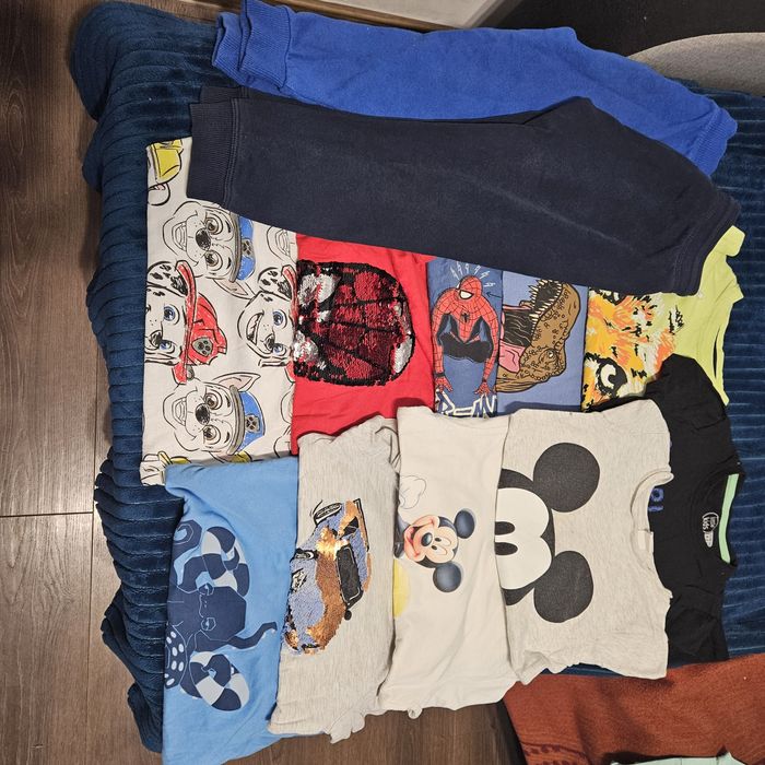 Lot haine copii:tricouri si pantaloni