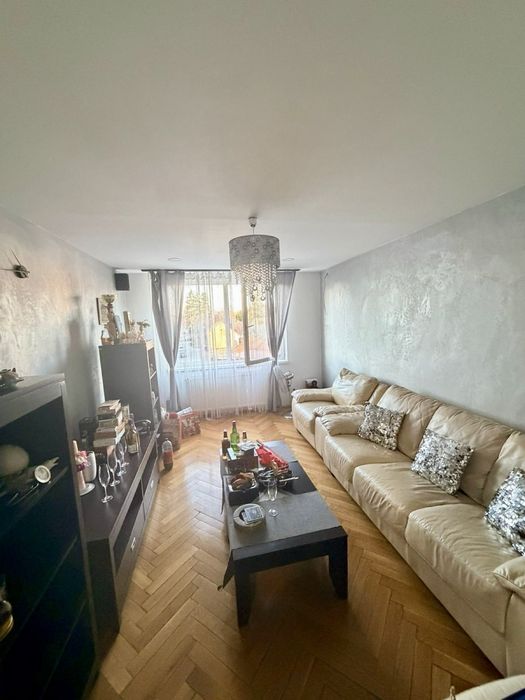 Apartament premium 3 camere, 2 băi | Mobilier din lemn masiv | Zona Centrală (Zona 1)