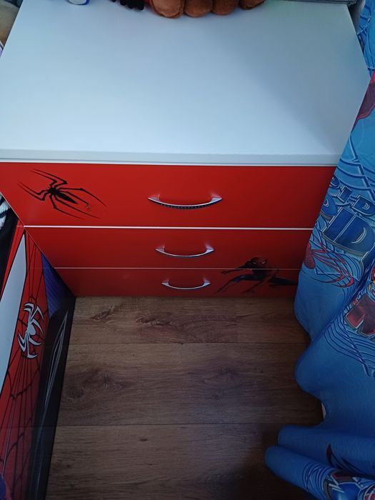 Vând pat spiderman