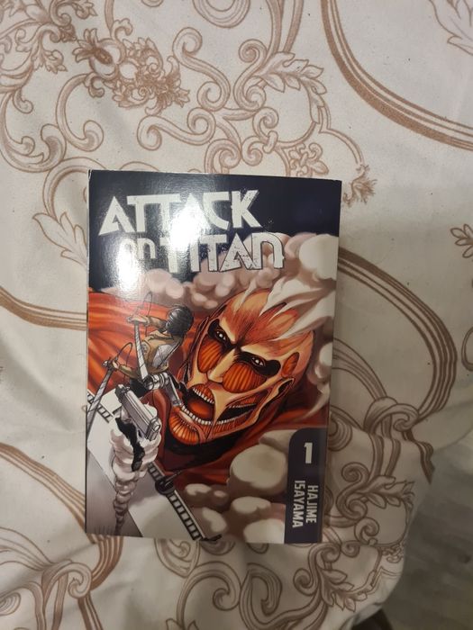 Attack on Titan volumele 1-3