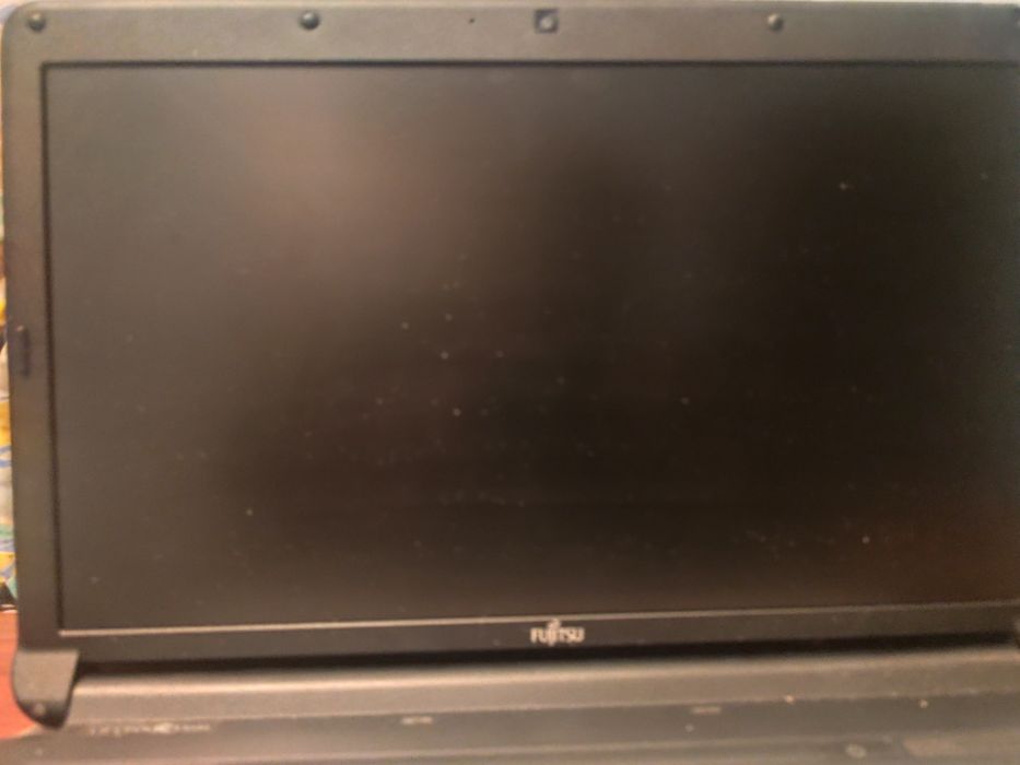 Vând laptop Fujitsu Lifebook