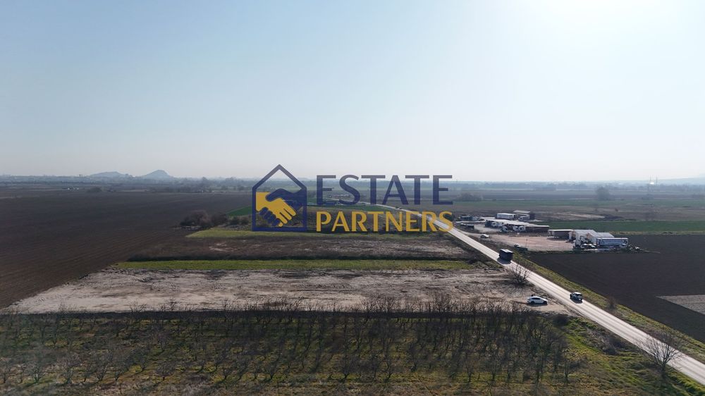 Парцел в Пловдив, област-с.Златитрап площ 4600 цена 130000