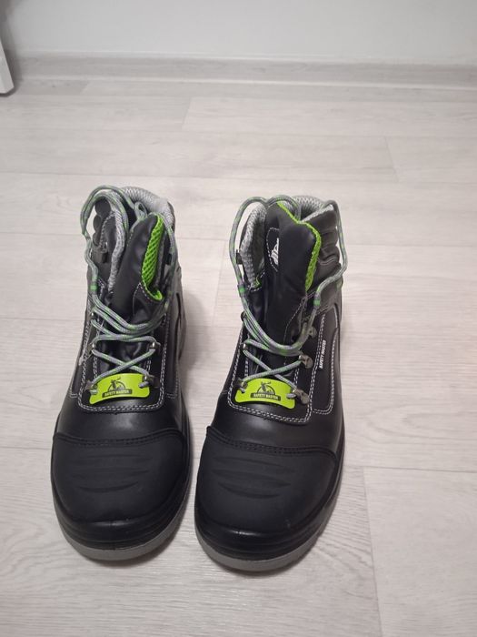 Продам спецодежду