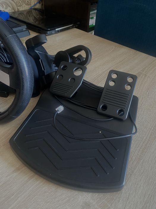 Игровой руль Genius с педалями