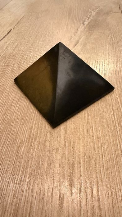 Piramida Shungit / Sungit
