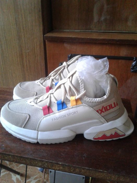 Женская обувь разная