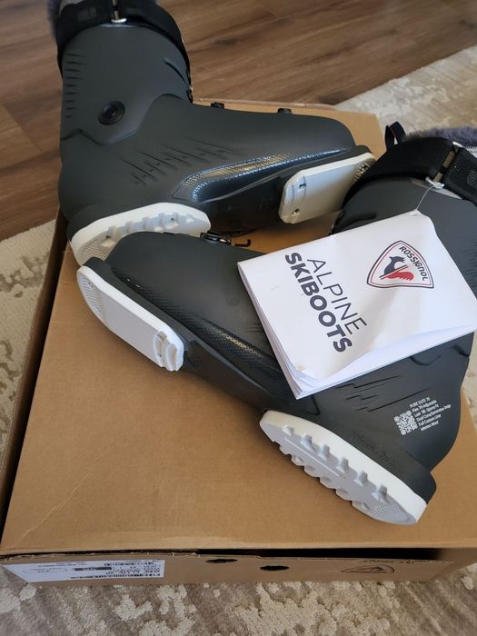 Чисто нови неизползвани Rosignol Ски обувки  закупени за 640лв.