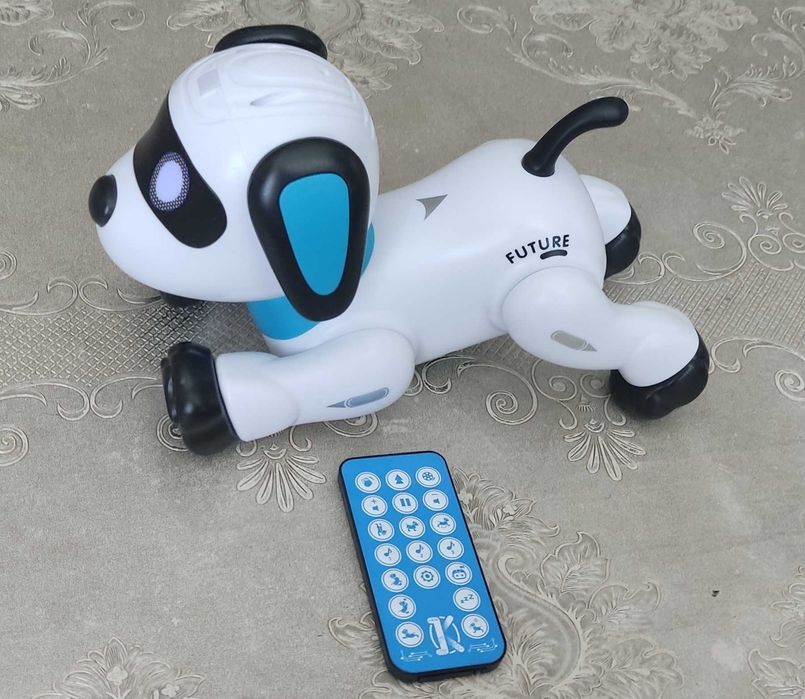 Робот собака игрушка, выполняет команды