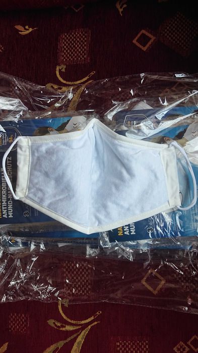 Нови 20 броя трипластови маски.