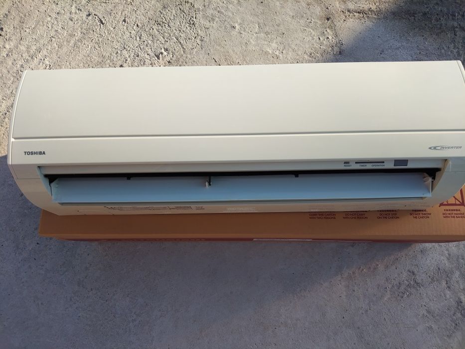 Продавам Климатик Toshiba