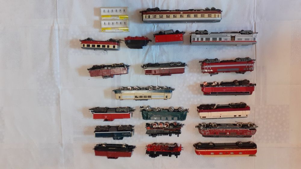 Locomotive&vagoane&tender trenulet electric scara HO