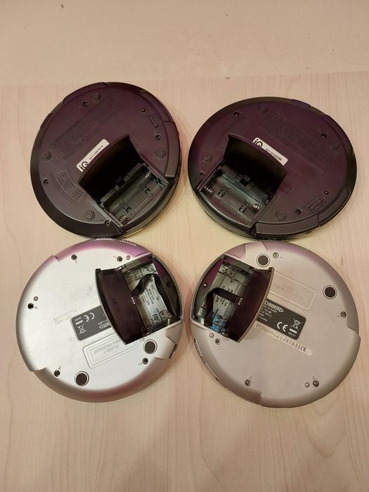 Lot 4 CD-Playere Technika, IQ. Citiți anunțul.