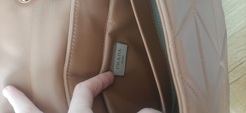 Prada чисто нова чанта