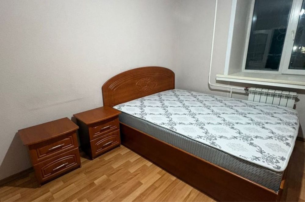 Продам кровать и тумбочки