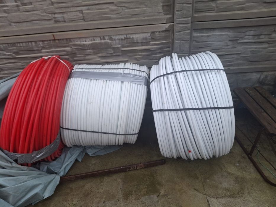 Vând 3 role furtun  pentru încălzirea în pardoseala.