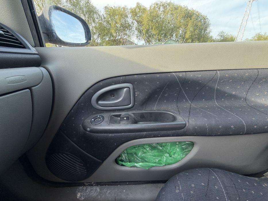 Renault Clio 1.2 16V 75 hp 2002 g на части