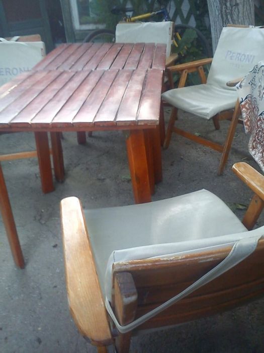 Masa si patru sezlonguri