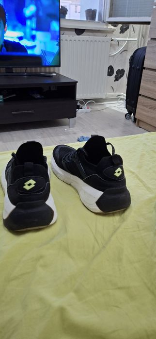 Маратонки Lotto.