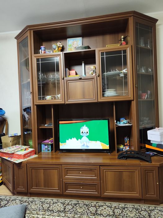 Продам стенку в гостиную,зал