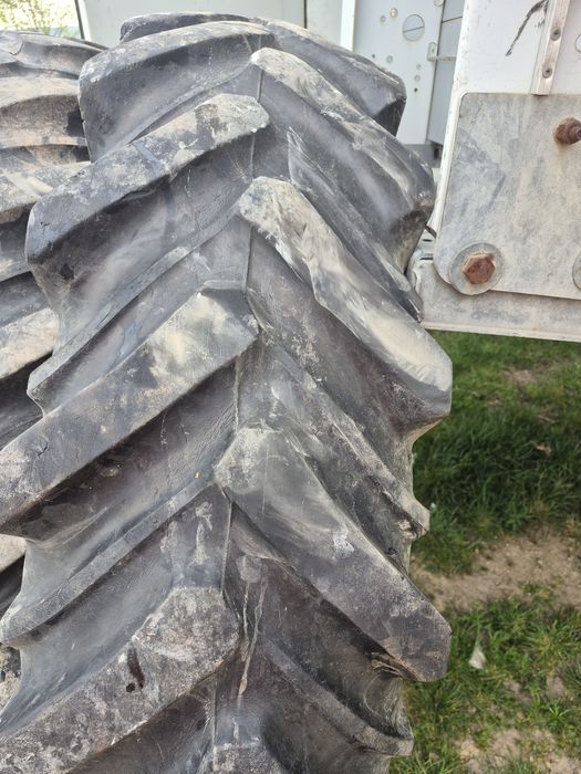 Vând două cauciucuri 13.6 r38 pt u650