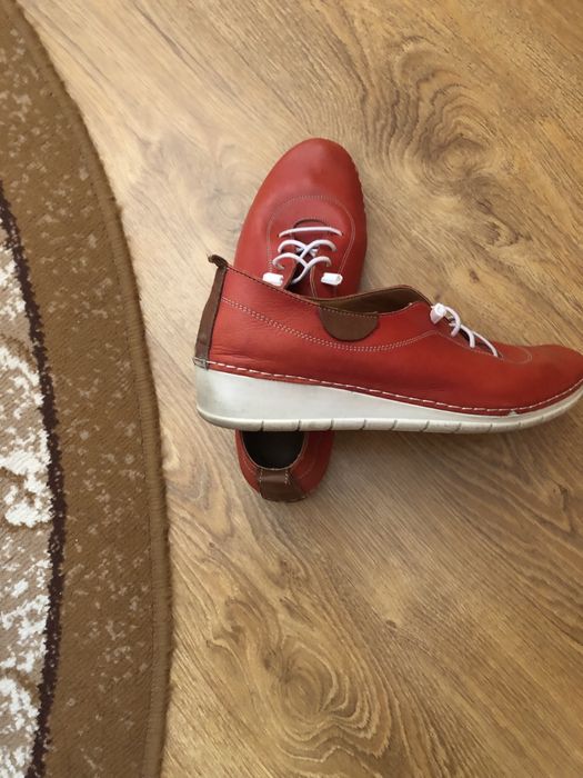 Два броя дамски обувки само за 20лв