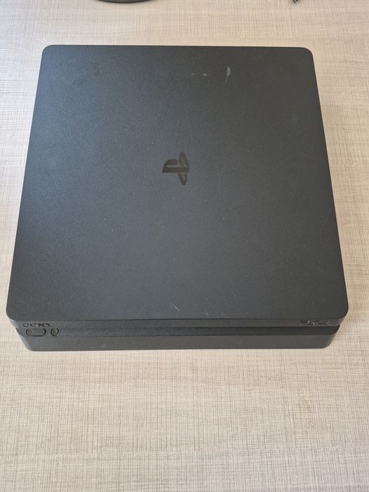 PS4 Slim,de 1TB,folosit