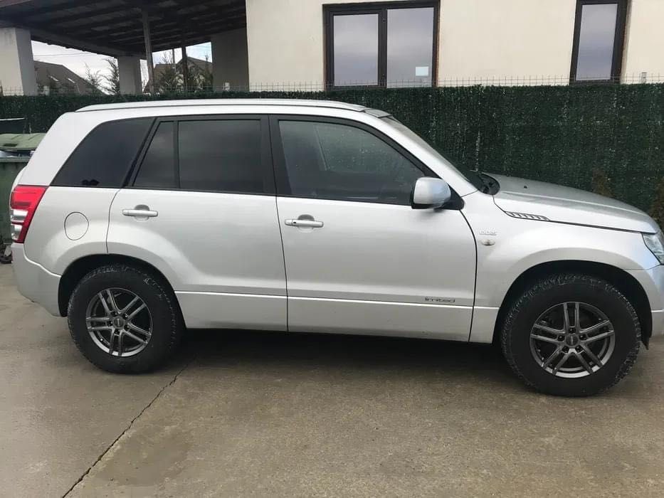 Suzuki grand Vitara 4*4.  1.9DDSI + set de jante aliaj cu anvelope iarnă noi + un set anvelope off road