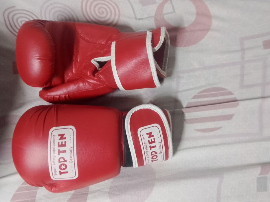 Продам Перчатки и Шлем