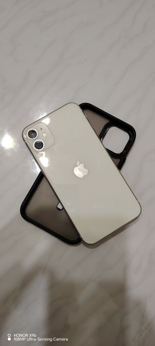 Продам айфон 11 с коробкой белого цвета