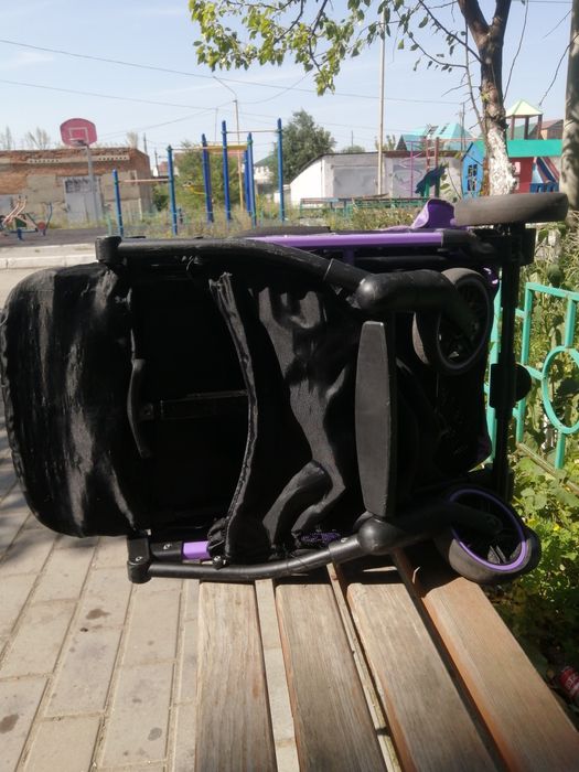 Каляска детская фиолетовая