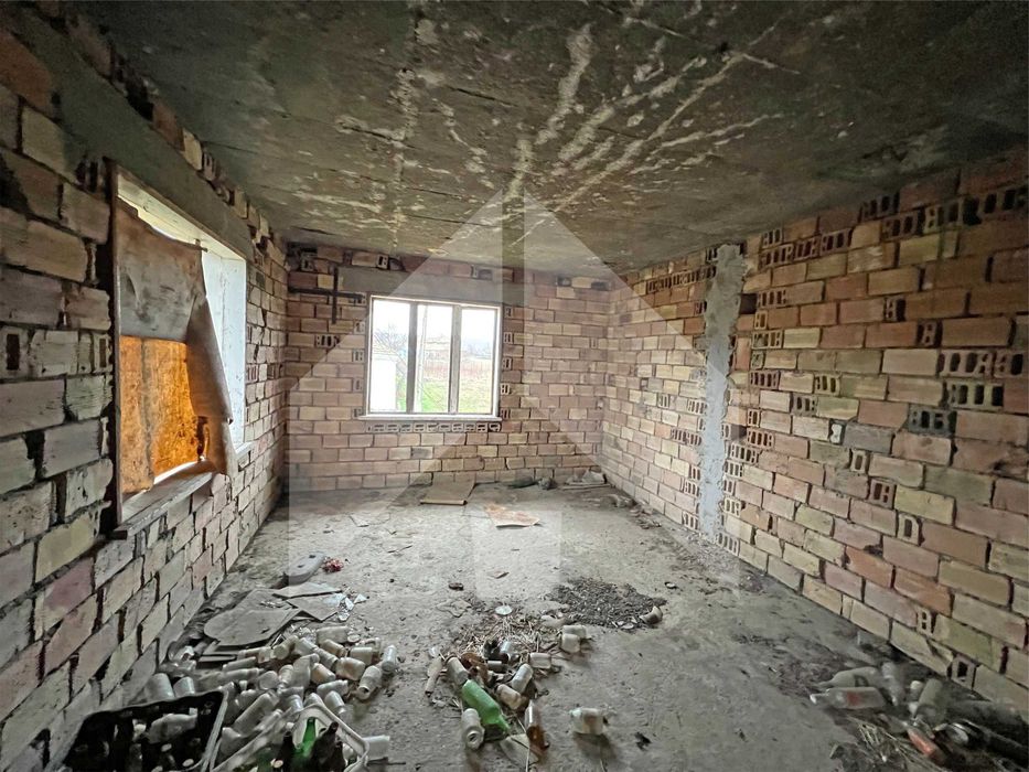 ПРОДАВА двуетажна, тухлена КЪЩА на плоча в с. Цани Гинчево, обл. Шумен