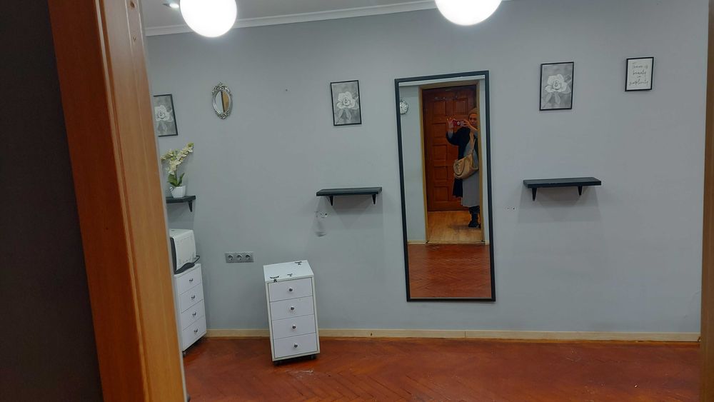 Ichiriez salon de frizerie coafor 27mp cu vad pietonal cu clientela