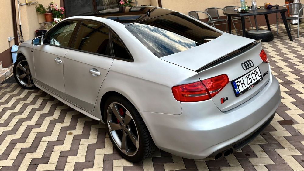 Audi A4  2.0 TDI *S-line *Euro5 FAB 2013  Motorizare 2.0 Tdi 143 Cp