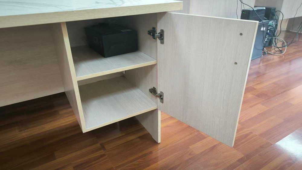 Свои б/у офисные столы, отличное состояние