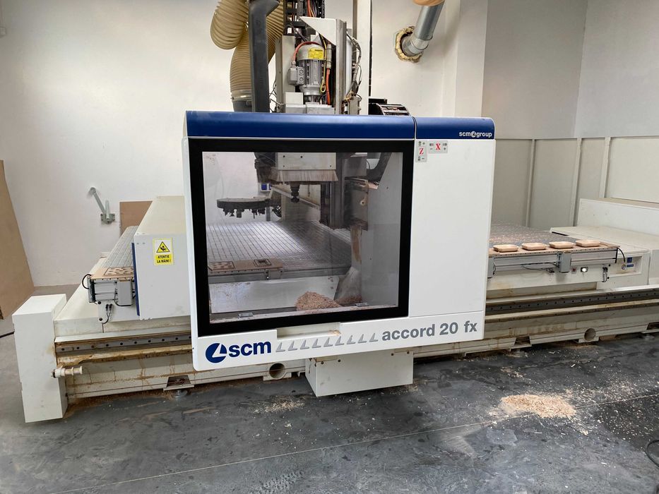 CNC lemn SCM Accord 20 FX (2014) – 4 axe, 2 pompe vacuum, stare excelentă