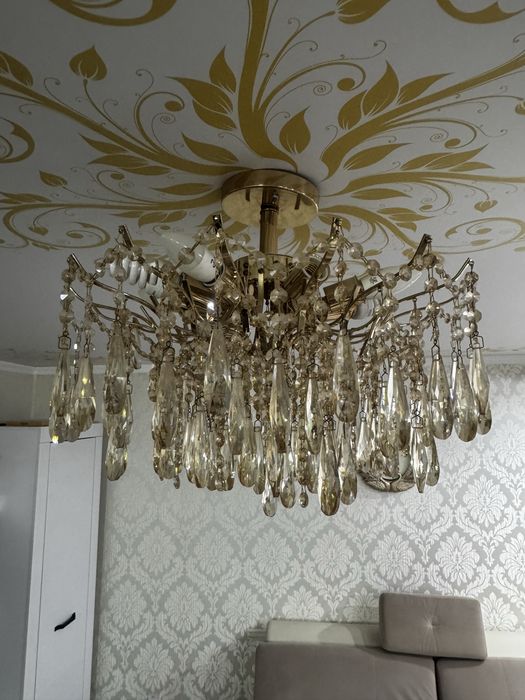 Продам красивую люстру