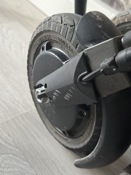 Vând 2 Trotinete Electrice E-TWOW (2020/2021) – Funcționale, autonomie +20 km, preț pachet!