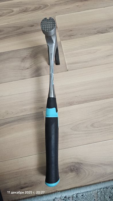 Продам молоток с магнитом