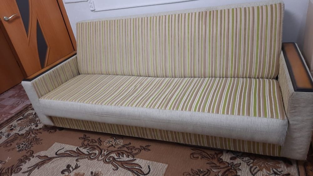 Продам диван-книжка.