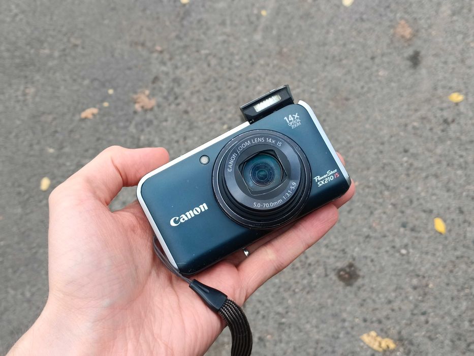 Цифовой фотоаппарат Canon