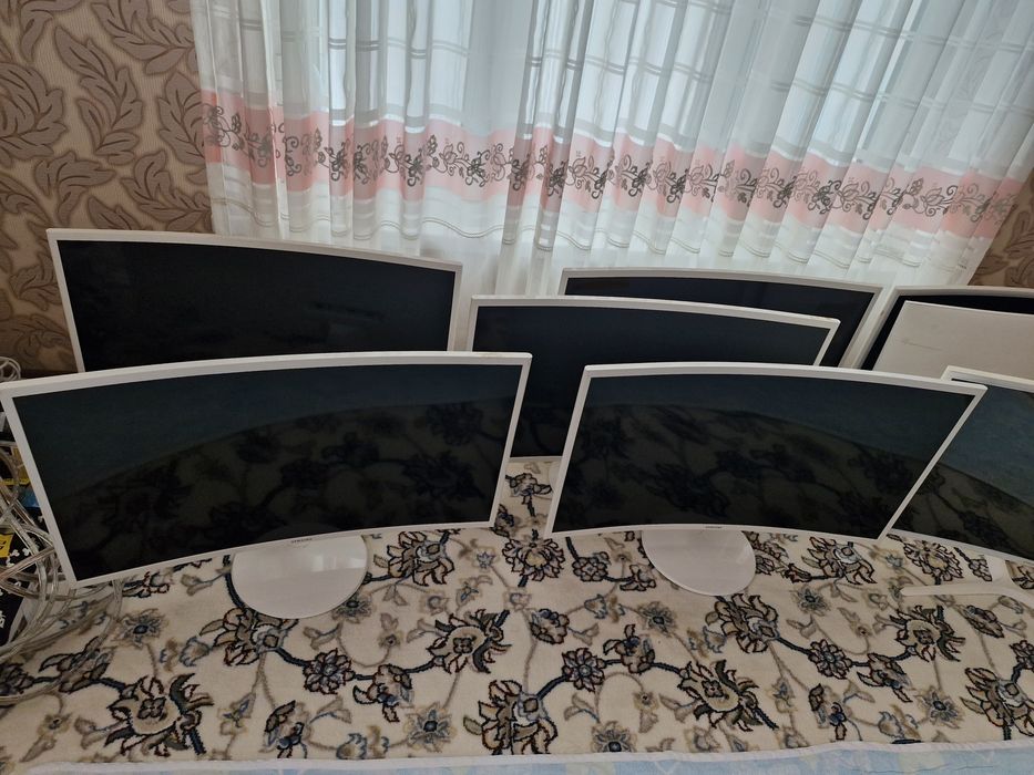 изогнутый монитор 32