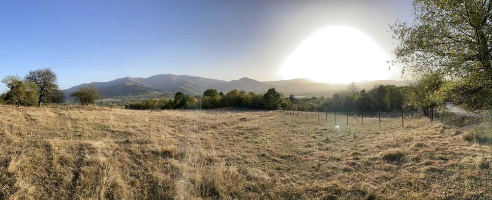 Парцел в регулация - ниско строителство (до 10м.) - 3500кв.м.