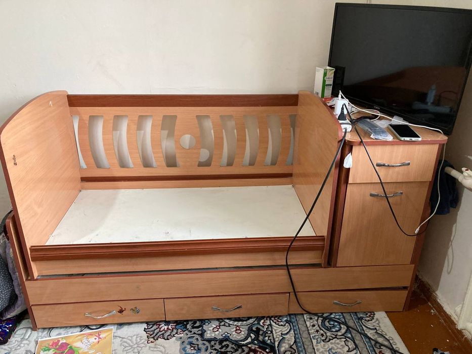 Bolalar krovati, deyarli ishlatilmagan