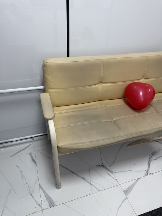 Продам кресло диван офисный