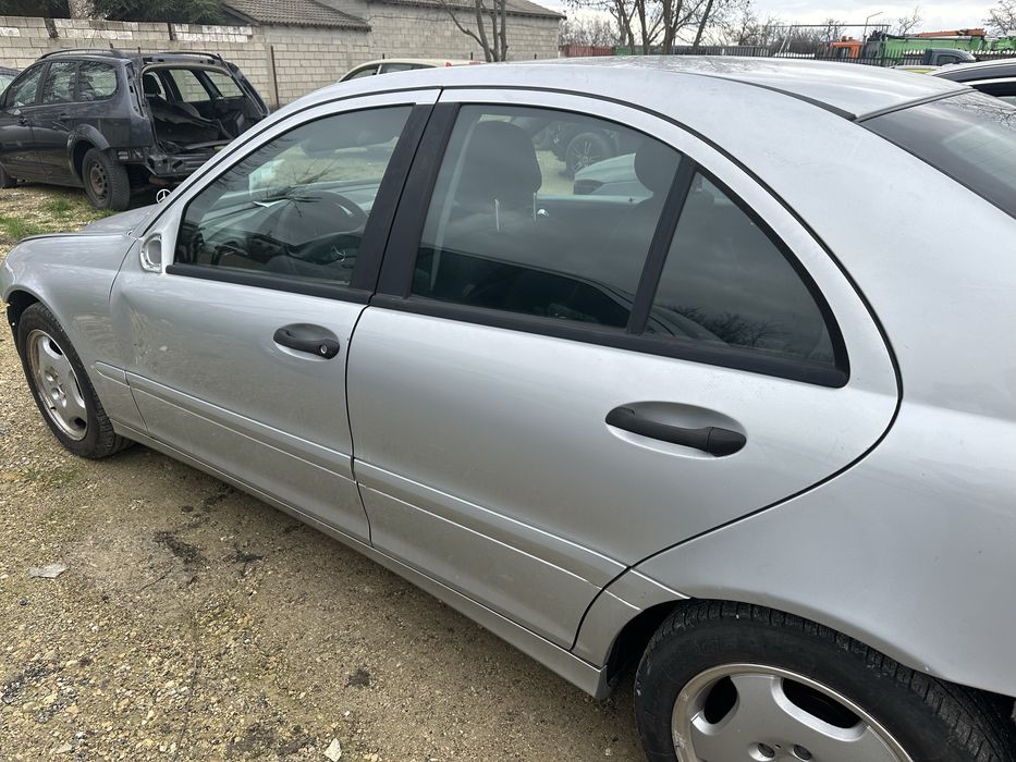 Врата задна лява за Мерцедес W203 седан!!! C classe седан!