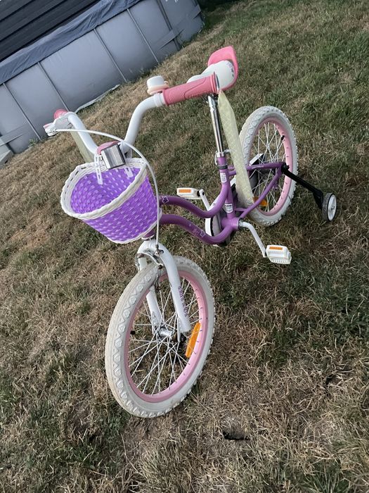 Bicicletă fetițe RoyalRider, cu roți ajutătoare și coș – ca nouă