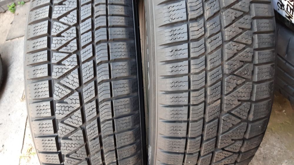 2 anvelope 215/60r17 iarnă  kumho 2022 preț 250 lei/buc